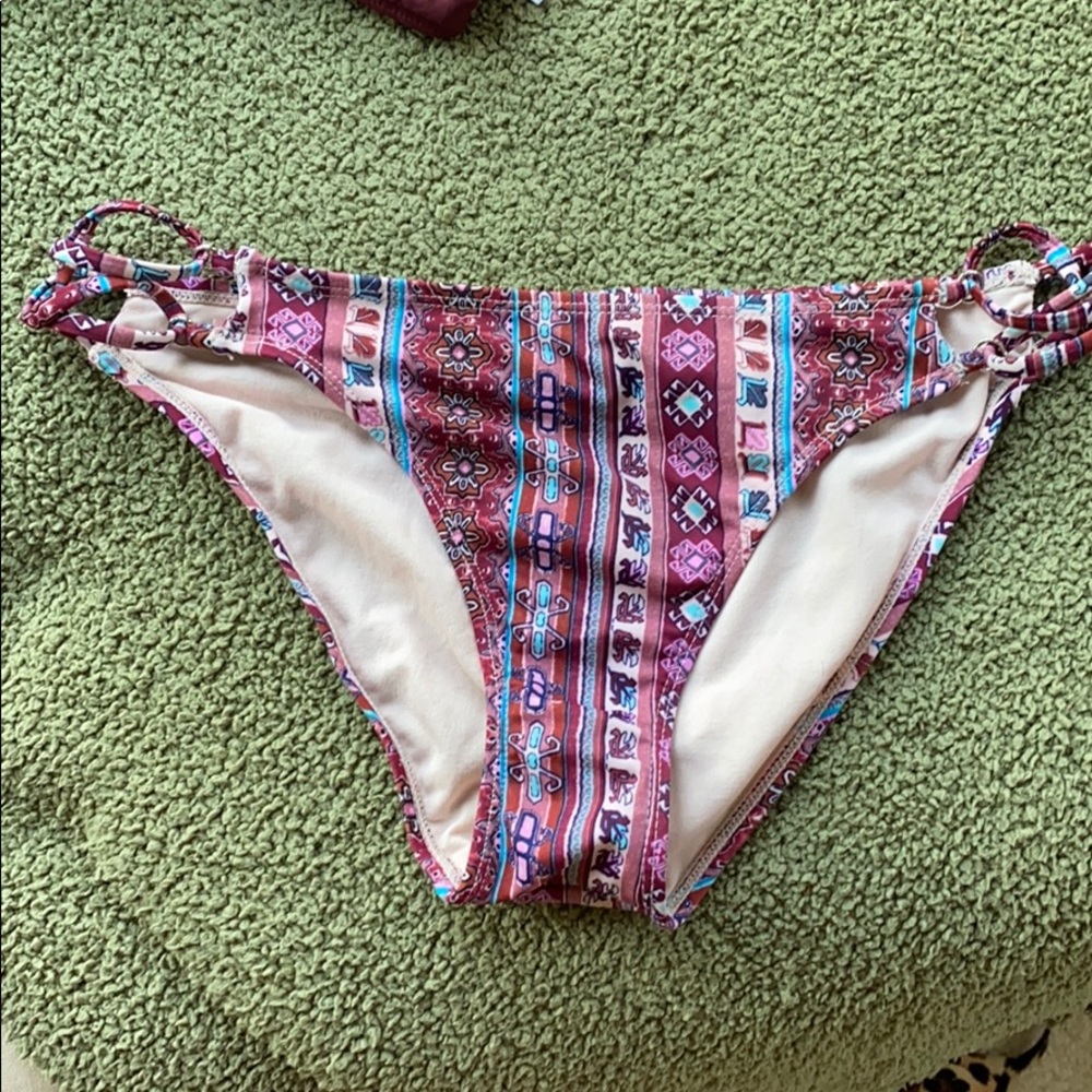 Bikini - Picture 3 of 3